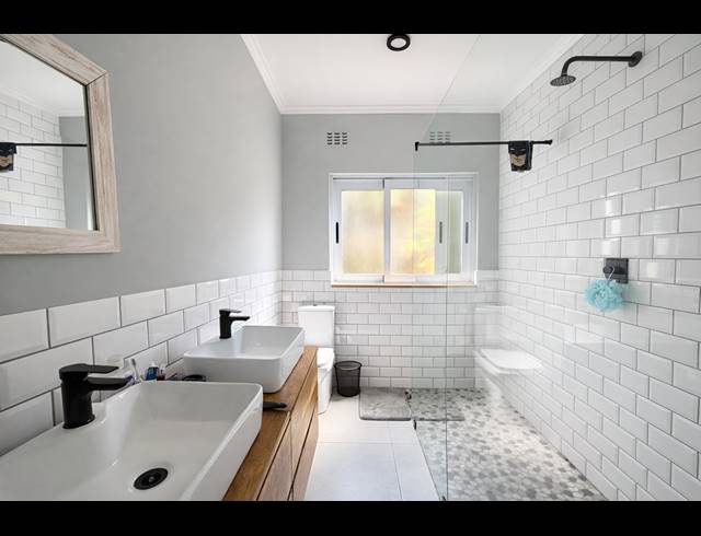 3 BEDROOM APARTMENT FOR SALE IN SHAKAS ROCK
